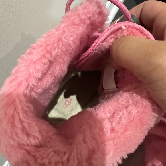 *Lightly worn, last season* Ugg Monochromatic Girls Boots - Picture 5 of 10